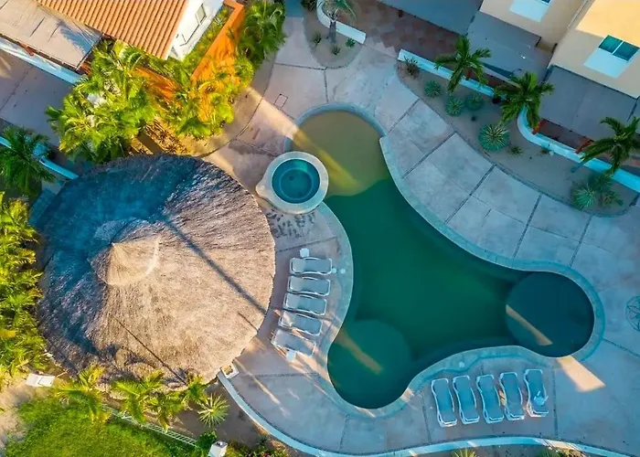 Villa Beautiful House With A Pool, Golf Course, And
